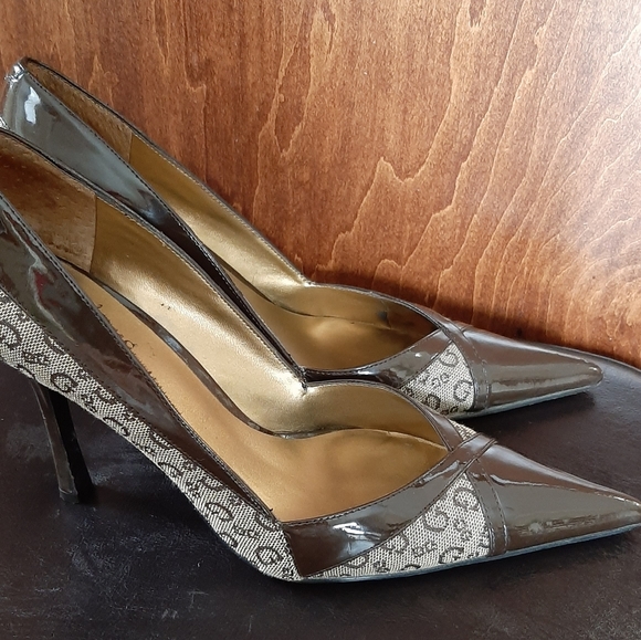 Guess by Marciano Ladies Patent logo Pump - Picture 4 of 10